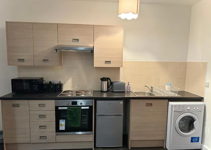 Trafford Luxe, Garage Parking, Self Check-In Anytime - Perfect For Late Arrivals, Ultra- Fast Wi-Fi, 5 Mins To Old Trafford Stadium